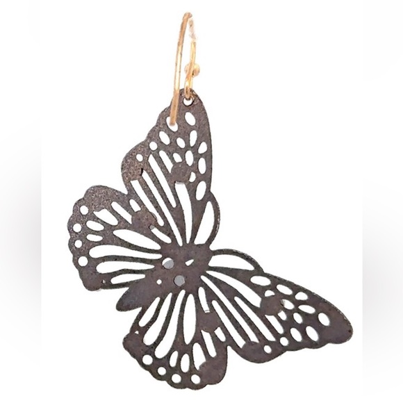 NWT! Sale 🎉 Gray Rhinestone Metal
Lightweight Butterfly Fish Hook Earrings - Picture 5 of 6